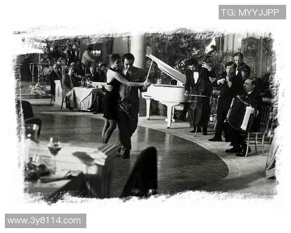 加布里埃尔高空跃起意外重摔下体撞击立柱引发男人们的共鸣与心痛