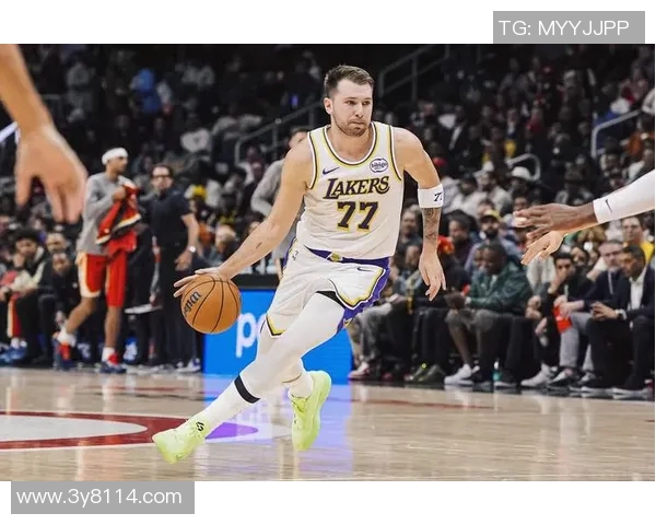 詹姆斯祝贺蒂耶罗生涯首分称这是众多扣篮中的第一记 詹姆斯祝贺蒂耶罗生涯首分称这是众多扣篮中的第一记