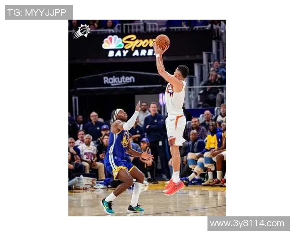 布克表现平平23投8中仅得22分6篮板5助攻1抢断球队效率受影响 布克表现平平23投8中仅得22分6篮板5助攻1抢断球队效率受影响