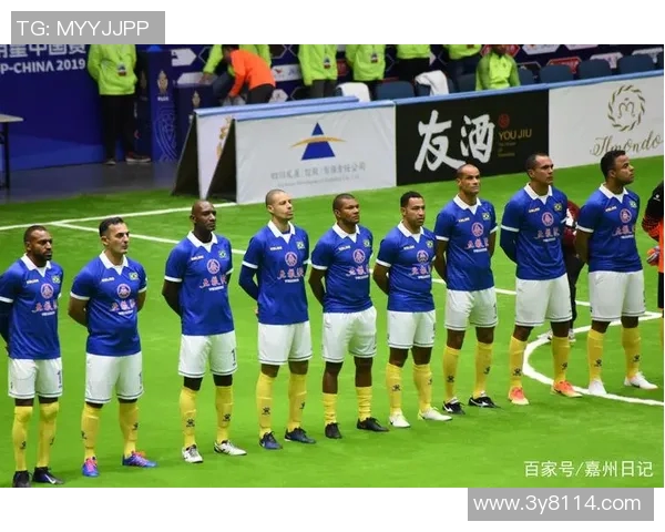 四大足球传奇同聚一堂巴乔晒与大罗马尔蒂尼菲戈合影 四大足球传奇同聚一堂巴乔晒与大罗马尔蒂尼菲戈合影