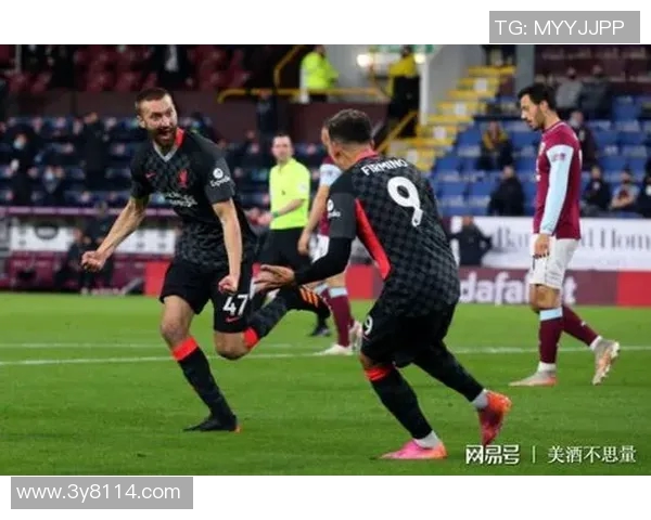 公交司机穿利物浦球衣遭切尔西球迷围攻后被解雇引发热议