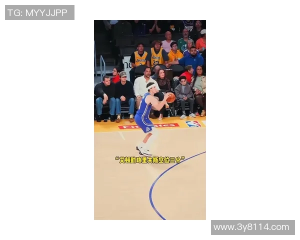 艾顿称赞詹姆斯传球能力只需出现在正确位置即可接到精准助攻 艾顿称赞詹姆斯传球能力只需出现在正确位置即可接到精准助攻